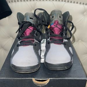 LIKE NEW.....Jordan 6 retro black/ Bordeaux- lt graphite size 2.5